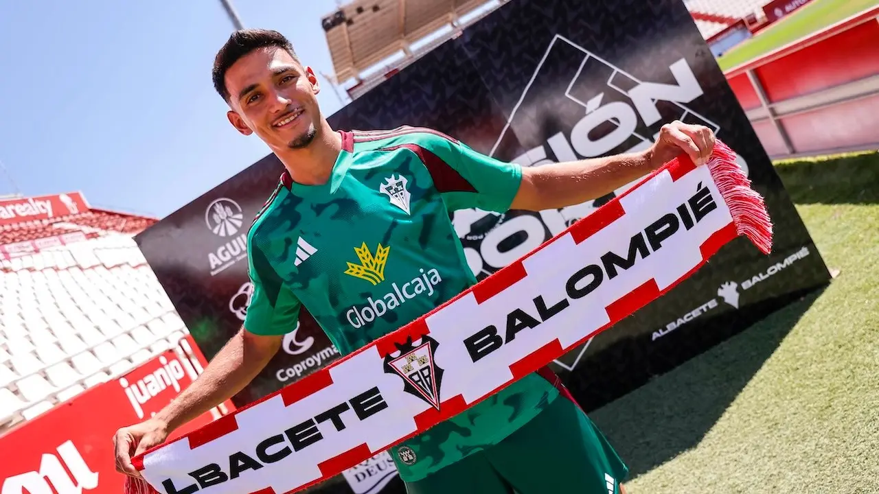 Nabil Touazi, nuevo jugador del Albacete, estaba “deseando” llegar al fútbol profesional
