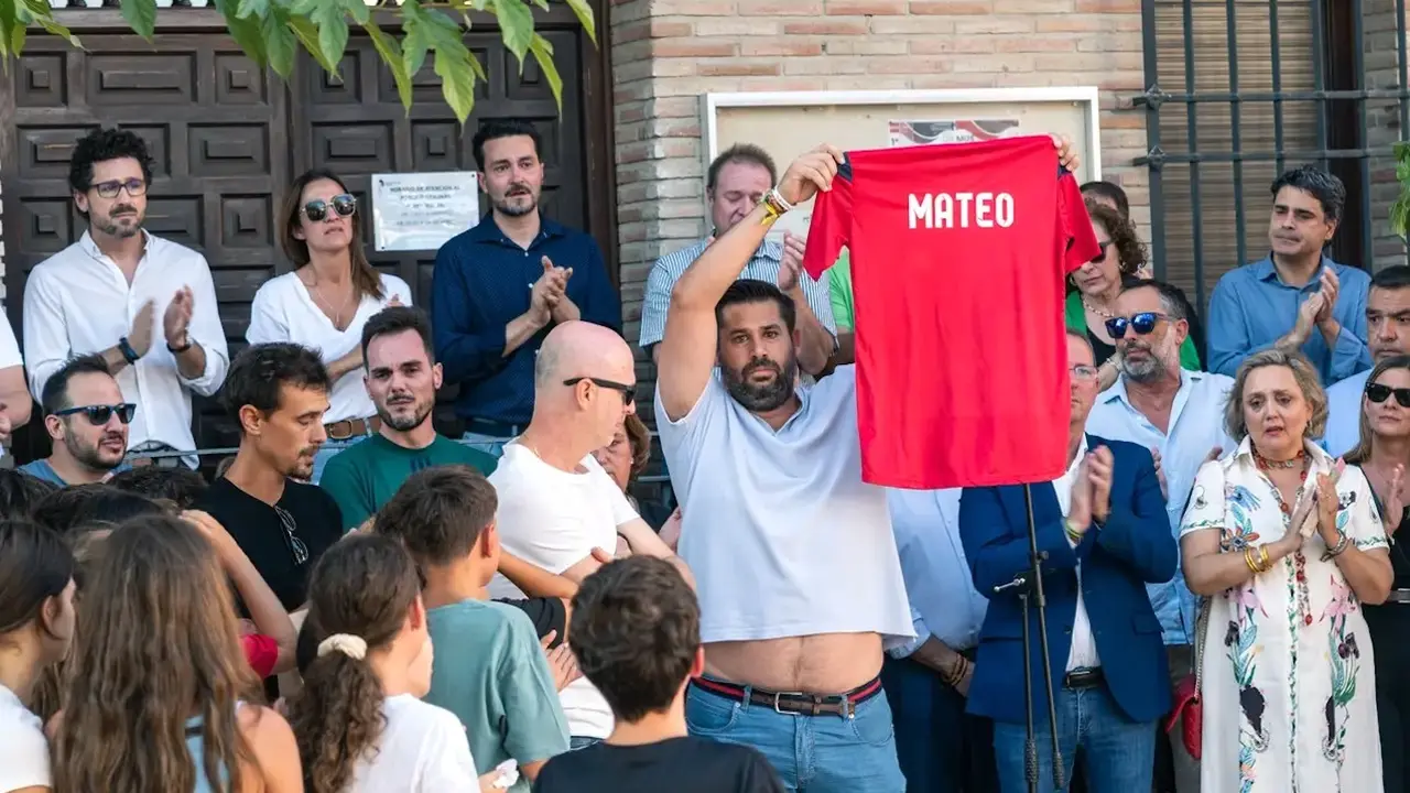Homenaje al pequeño Mateo de 11 años asesinado este domingo en la localidad toledana de Mocejón - EP