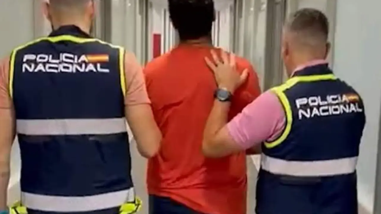 Discute con su vecino tras chocar en el garaje y lo mata a tiros y sale huyendo