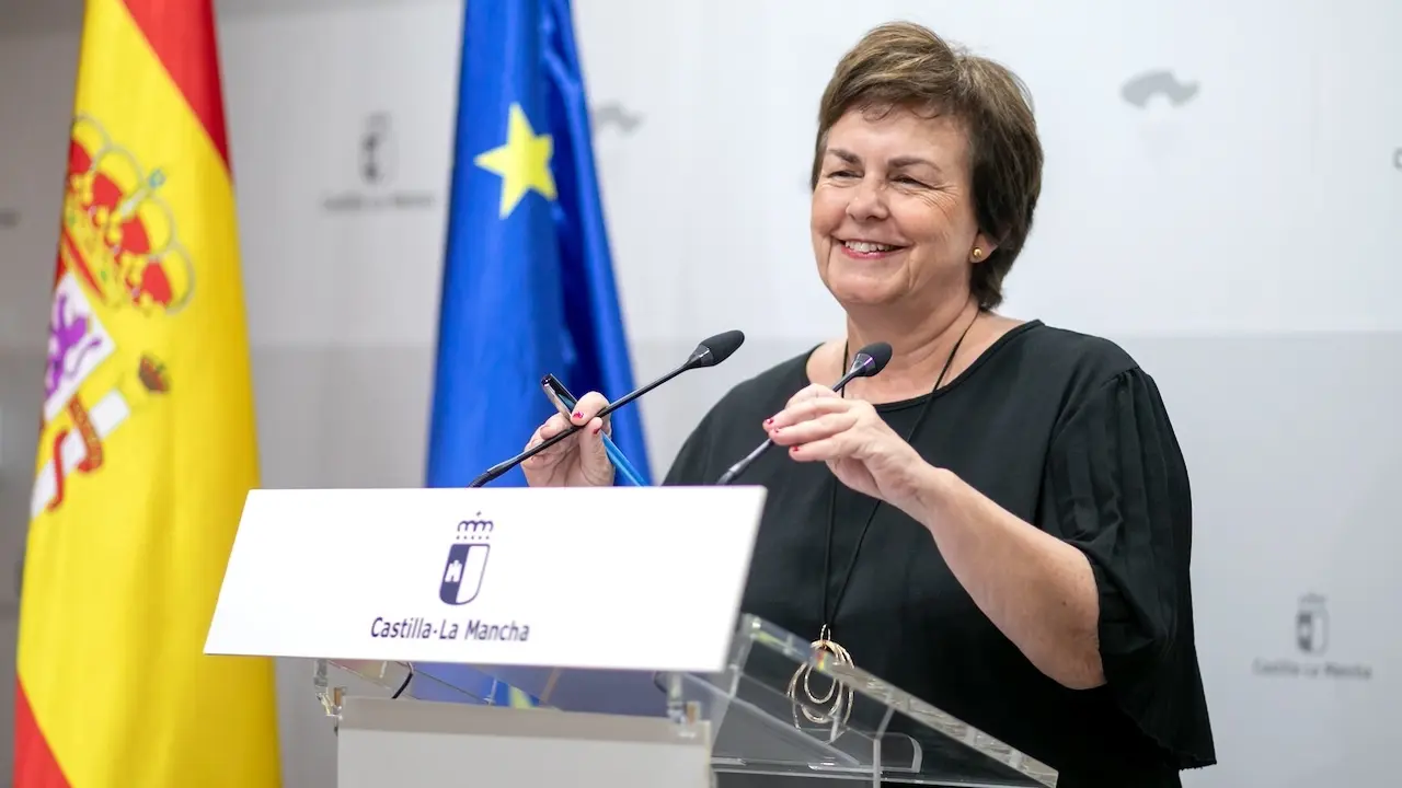 La directora general de Autónomos, Trabajo y Economía Social, Ana Carmona, comparece en rueda de prensa para detallar las ayudas de apoyo a la creación y al empleo en cooperativas y sociedades laborales