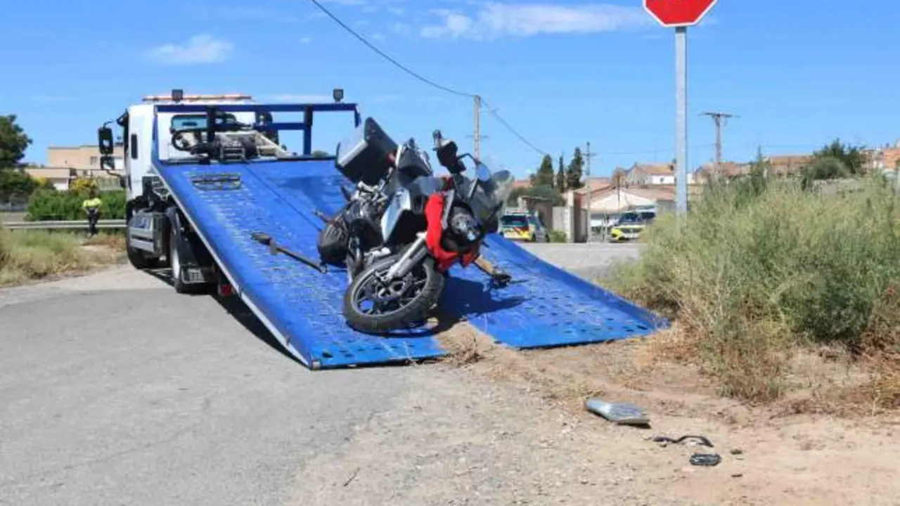 Una mujer muerta y un hombre herido en una colisión entre un coche y una moto