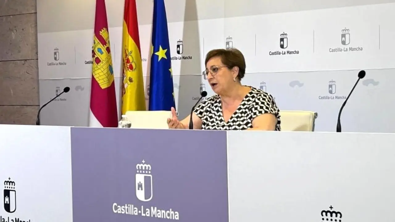 La viceconsejera de Servicios y Prestaciones Sociales, Guadalupe Martín, ha informado en rueda de prensa de los detalles de la convocatoria con cargo al IRPF