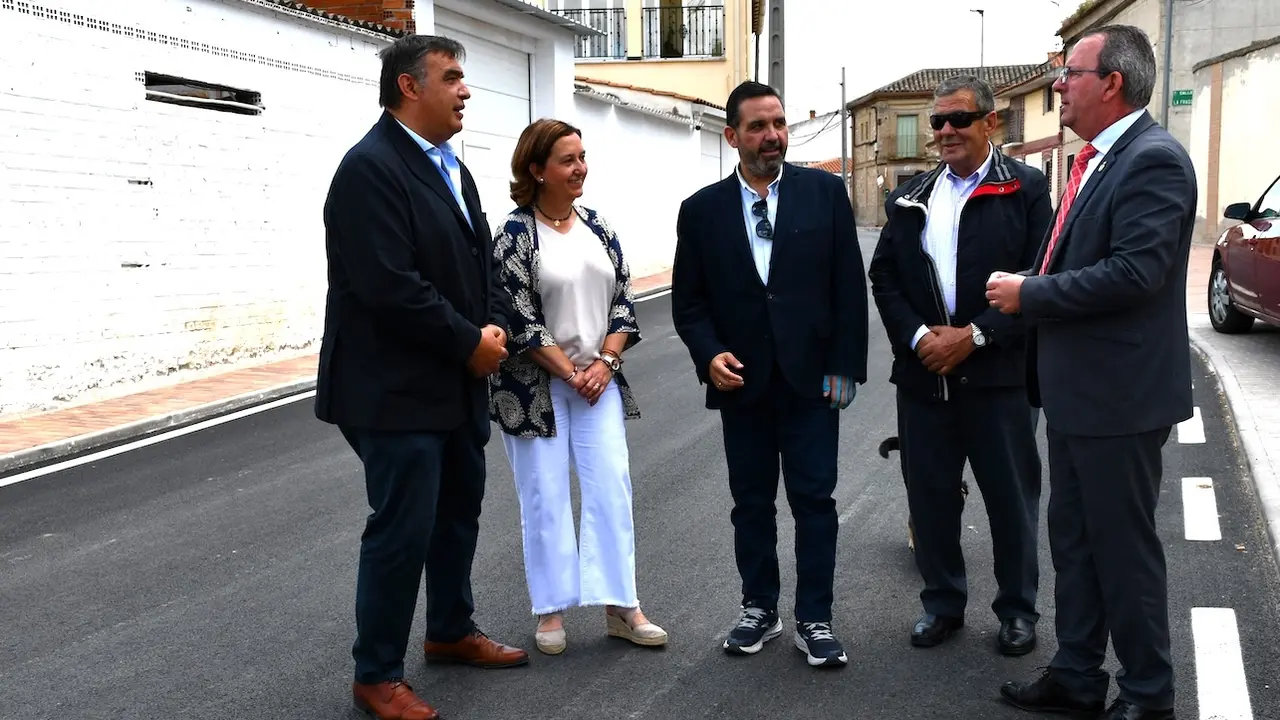 La presidenta de la Diputación de Toledo, Concepción Cedillo, en su visita a la localidad de Yunclillos