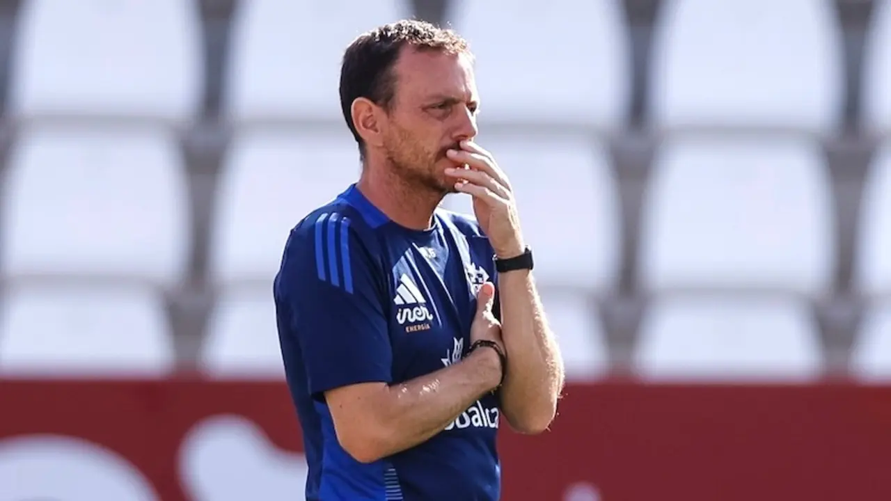 El técnico del Albacete Balompié, Alberto González, durante uno de los entrenamientos