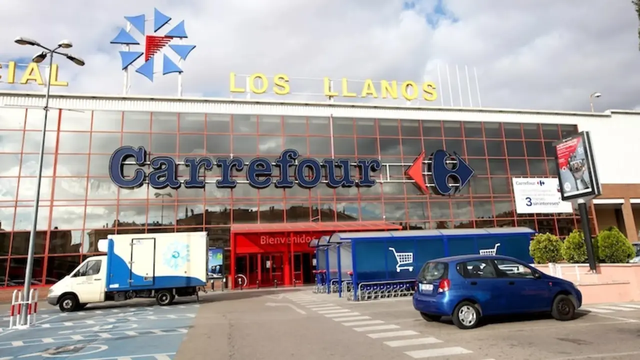 Un incendio obliga a evacuar una de las plantas del centro comercial Los Llanos de Albacete