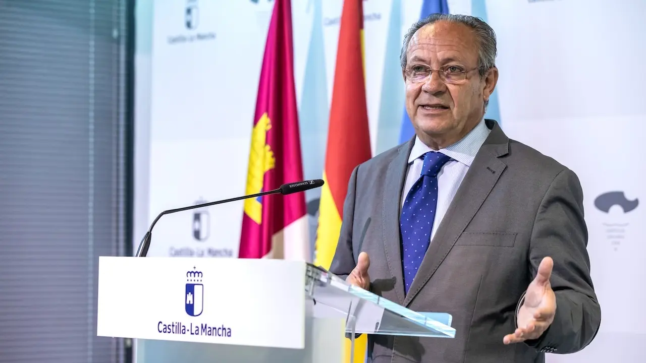 El consejero de Hacienda, Administraciones Públicas y Transformación Digital, Juan Alfonso Ruiz Molina, presenta la Campaña de Juego Responsable, en una rueda de prensa en la Consejería
