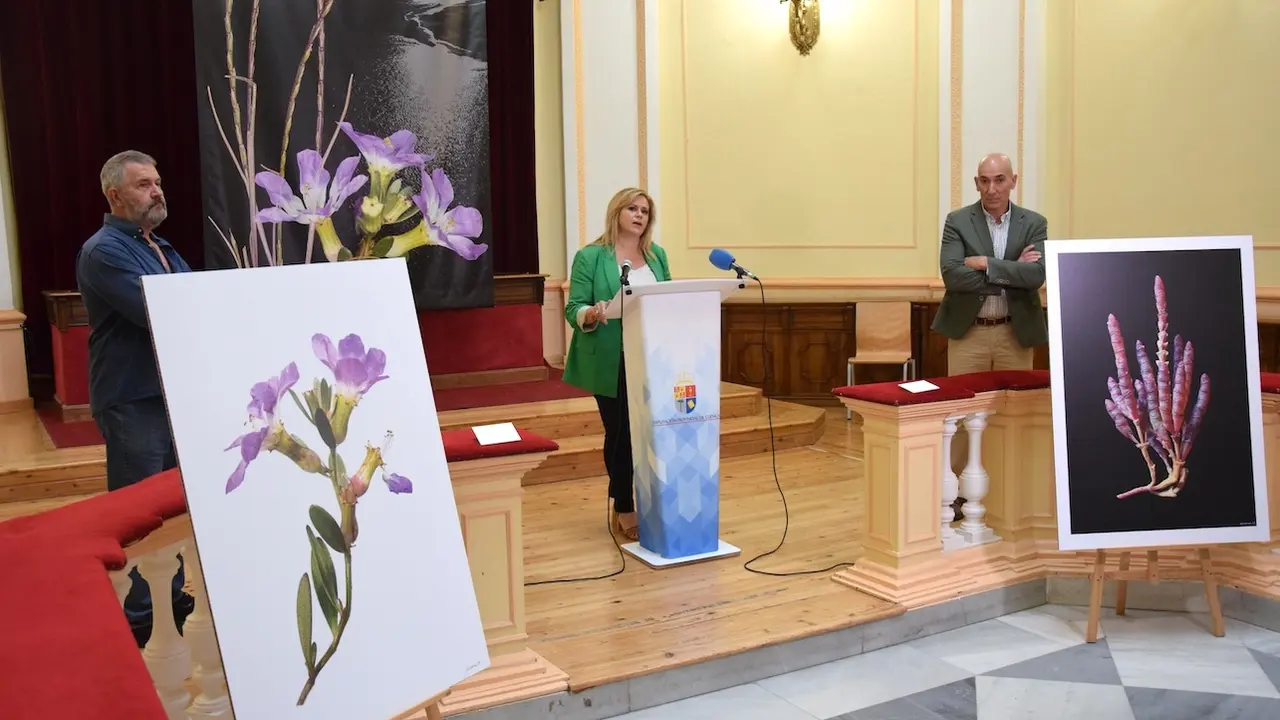La Diputación de Cuenca acoge la exposición 'Plantas singulares de la laguna de El Hito'