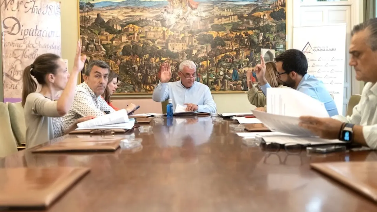 En la imagen un instante de la reunión de la Junta de Gobierno de la Diputación de Guadalajara
