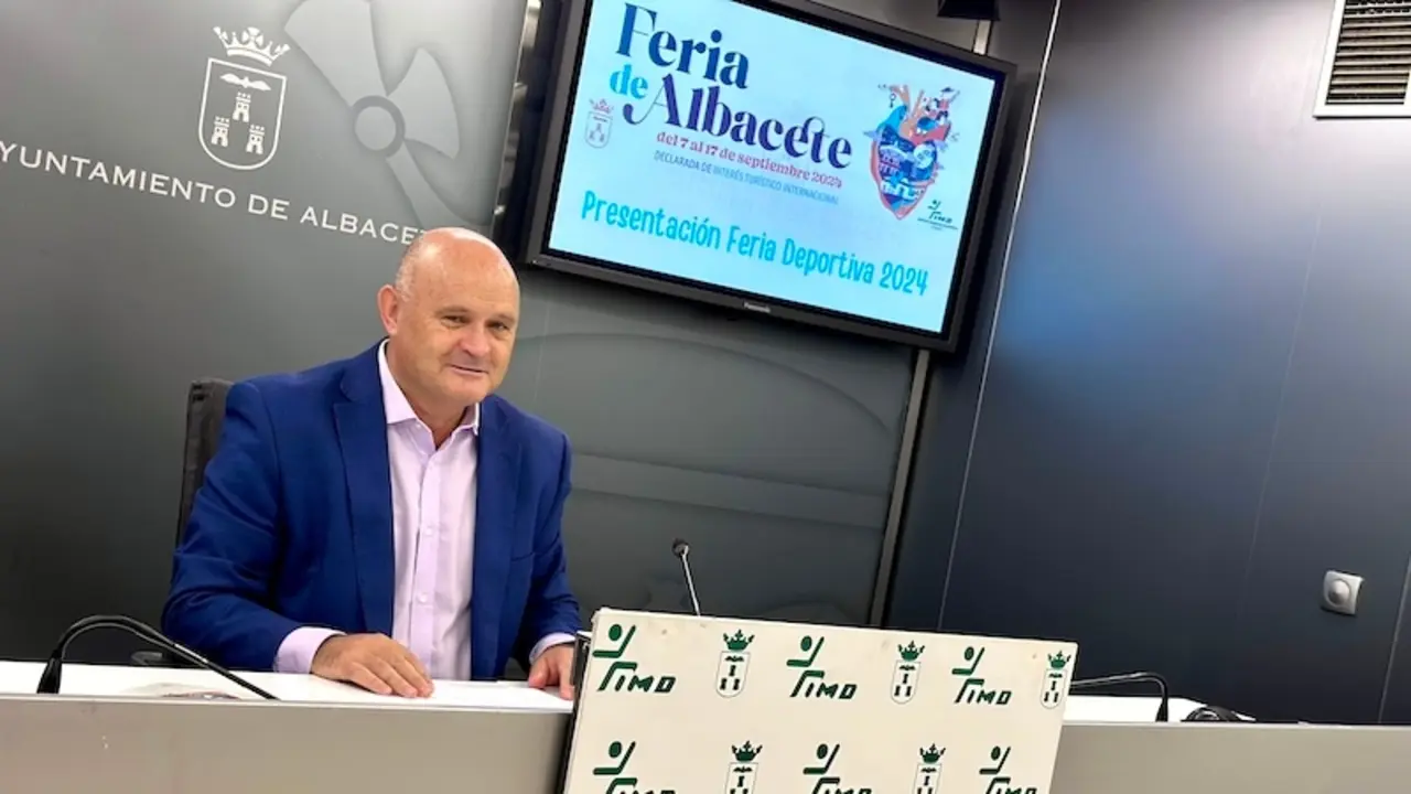 El concejal de Deportes del Ayuntamiento de Albacete, Francisco Villaescusa, presenta la feria deportiva