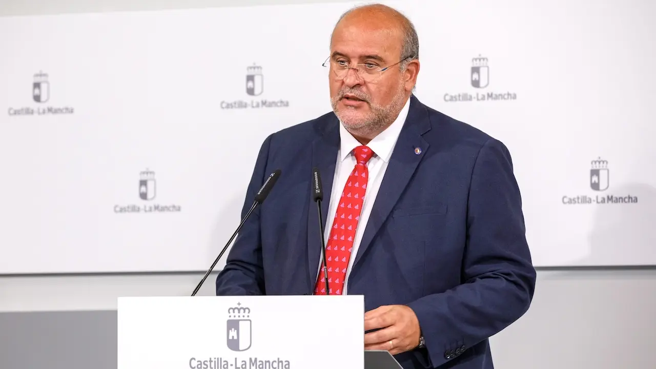 El vicepresidente primero del Gobierno de Castilla-La Mancha, José Luis Martínez Guijarro, ha informado en rueda de prensa de los asuntos del Consejo de Gobierno