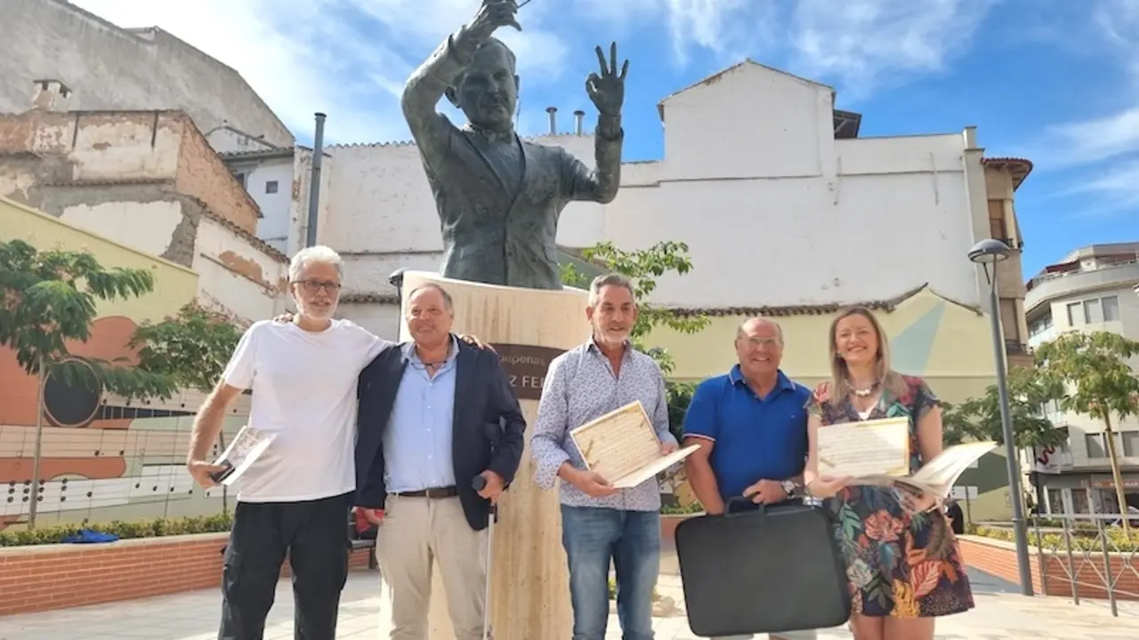 Una escultura recuerda la figura del músico Luis Ibáñez en Valdepeñas (Ciudad Real)