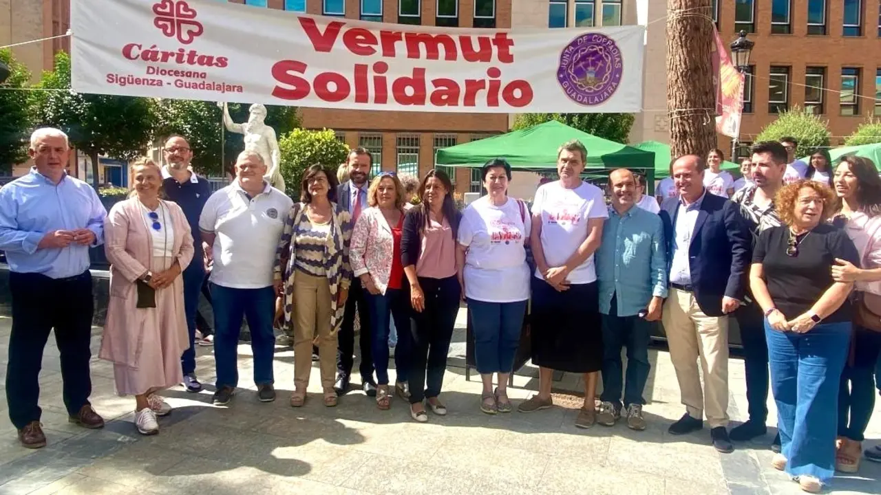 La consejera de Bienestar Social de Castilla-La Mancha, Bárbara García Torijano, ha asistido al Vermut Solidario organizado por Cáritas Diocesana de Sigüenza-Guadalajara