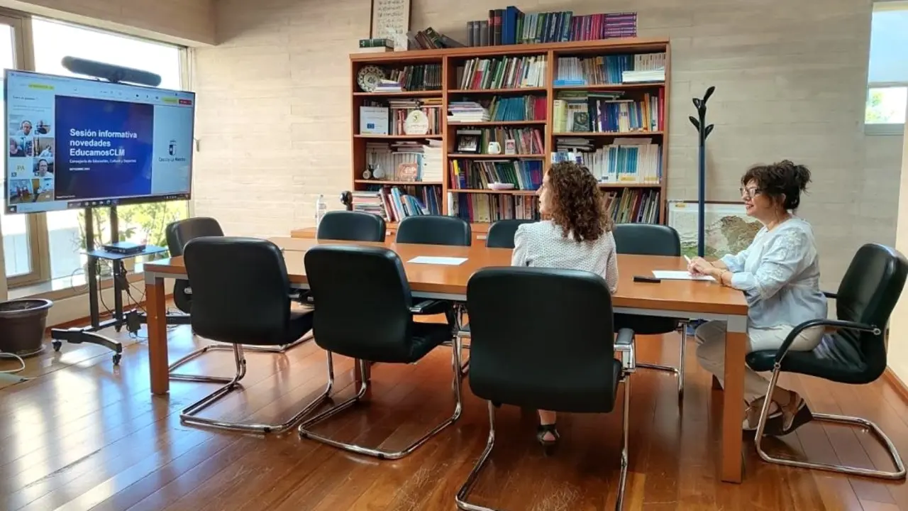 El Gobierno regional informa a los centros educativos sobre las novedades de 'EducamosCLM' que dan respuesta a las necesidades planteadas por los docentes