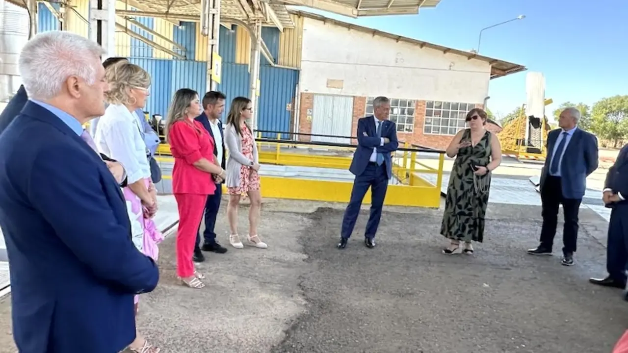 La viceconsejera de la Política Agraria Común y Políticas Agroambientales, Gracia Canales, ha asistido a los diferentes actos de celebración del 50º Aniversario de la Cooperativa Vinícola Castillo de Consuegra