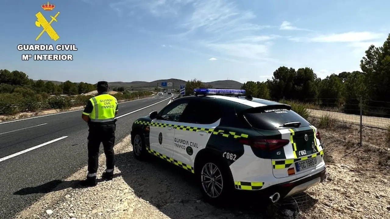 Investigado por circular ebrio 18 kilómetros en sentido contrario por la A-30, Guardia Civil de tráfico