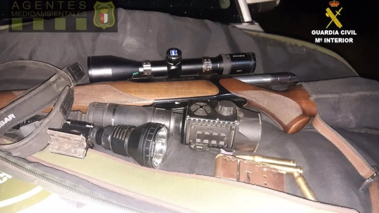 Localizan a un cazador furtivo que actuaba con un rifle en horario nocturno