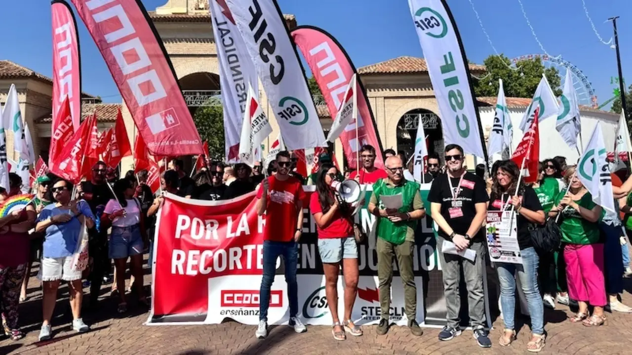 STE, CSIF y CCOO estiman que 7.000 docentes secundarán la huelga a lo largo del día y no descartan más protestas