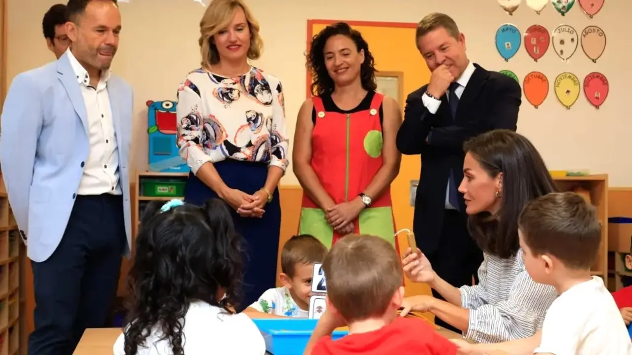 La reina Letizia abre el curso escolar en un colegio de Guadalajara premiado por su innovación