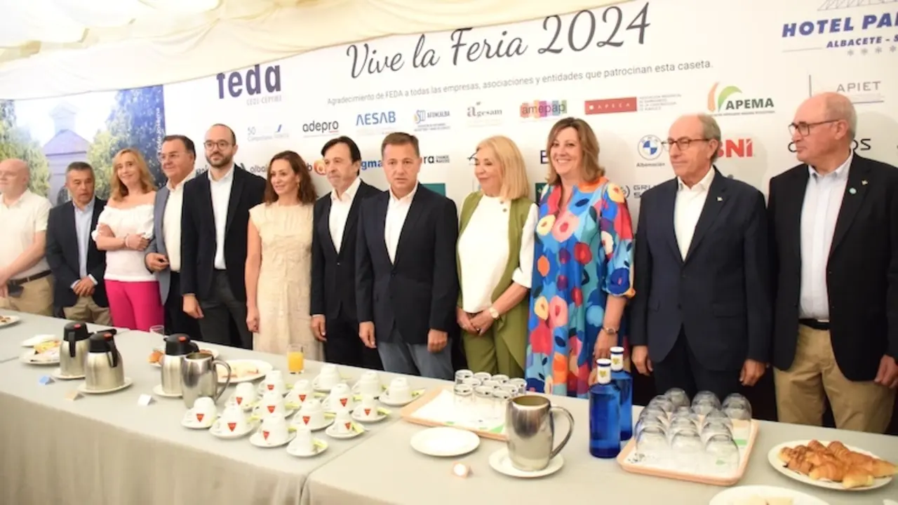 La consejera de Economía, Empresas y Empleo, Patricia Franco, ha asistido al desayuno de AMEPAP en la Feria de Albacete, en la caseta de la Confederación de Empresarios de Albacete (FEDA)