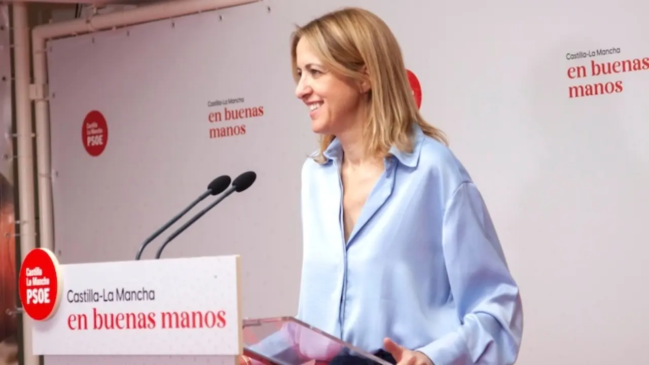 La vicesecretaria general del PSOE de Castilla-La Mancha y eurodiputada, Cristina Maestre, durante la rueda de prensa que ha ofrecido en la sede de los socialistas en Toledo