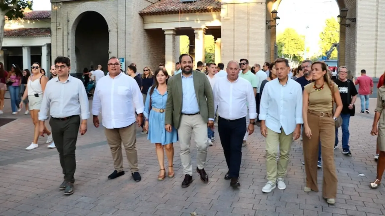 El presidente del PP de Castilla-La Mancha, Paco Núñez, junto al portavoz en el Congreso, Miguel Tellado, este jueves en la Feria de Albacete