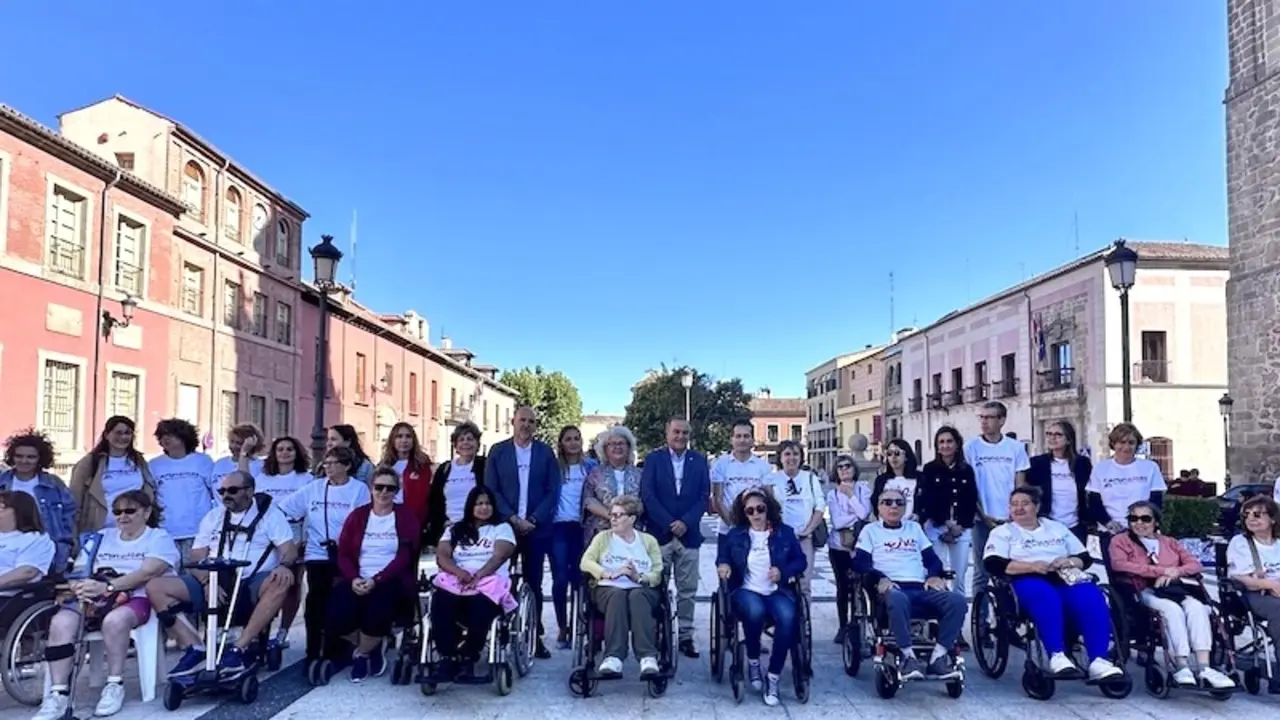 Talavera de la Reina (Toledo) visibiliza la esclerosis múltiple y reivindica recursos para investigación