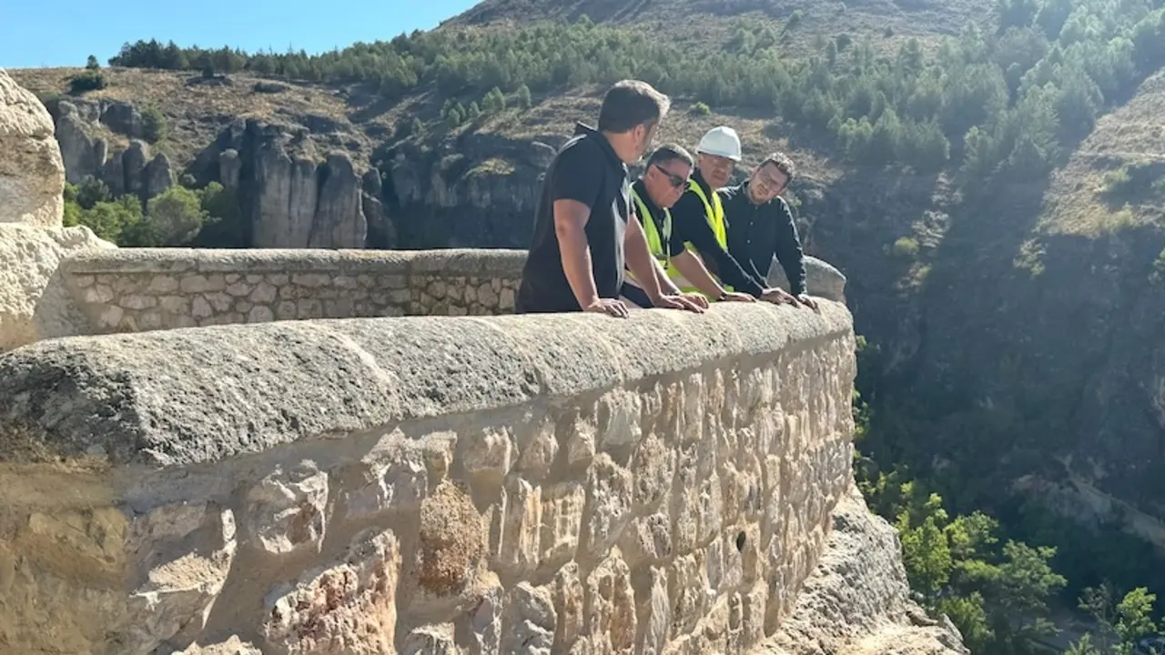 Finalizada la restitución del muro dañado de uno de los Miradores de San Martín