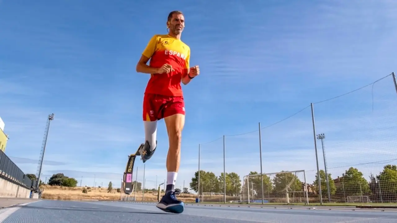 El triatleta paralímpico Dani Molina: "Tenía muy claro que íbamos a intentar ganar el oro" - EFE/Nacho Izquierdo