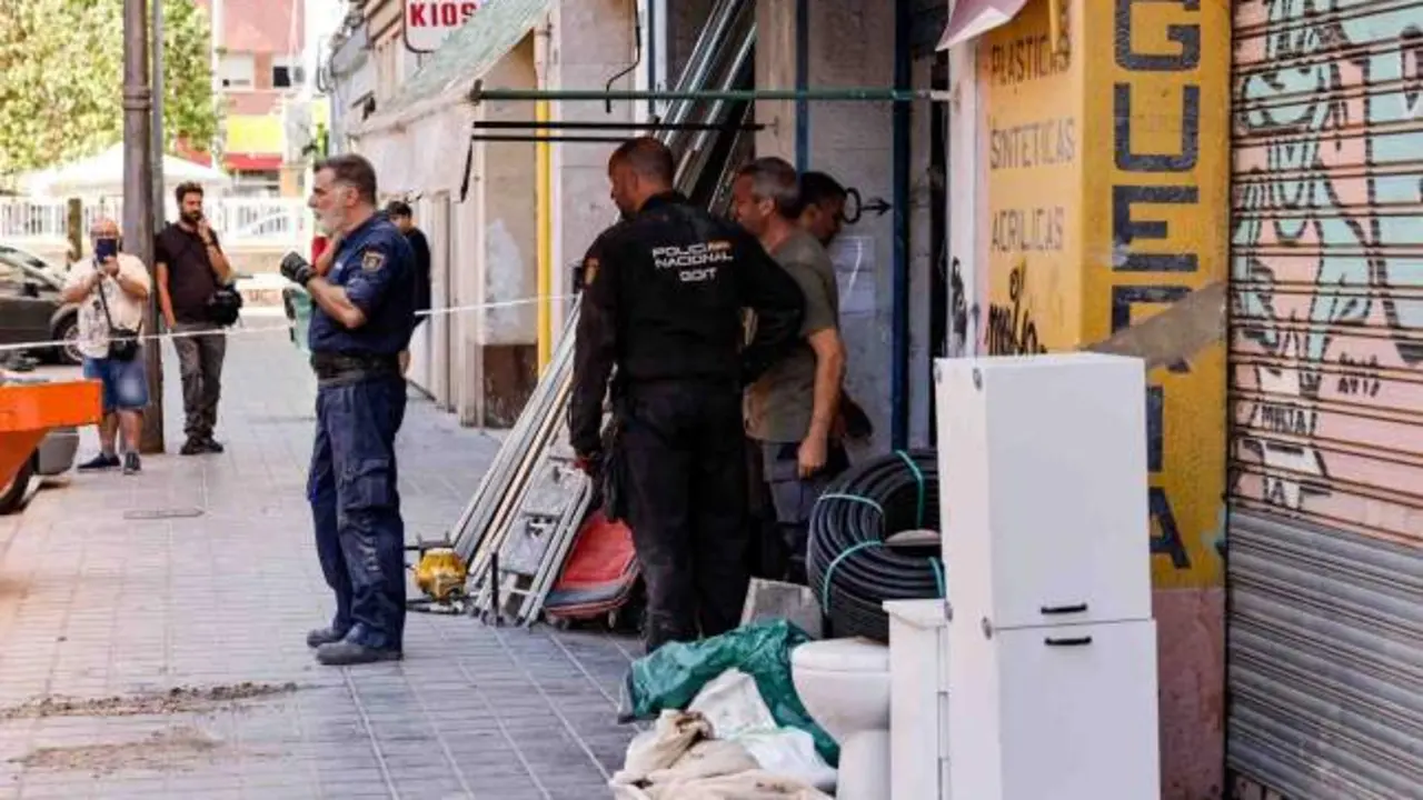 Buscan en un local el cadáver de una mujer desaparecida: enterrada tras ser asesinada