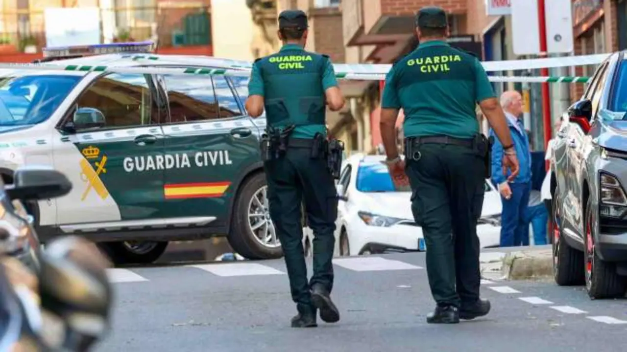 Encuentran el cadáver de un hombre brutalmente asesinado en el interior de un piso