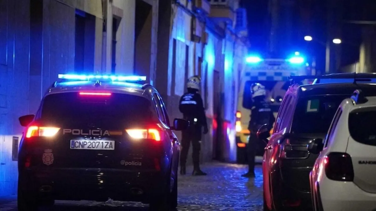 policía nacional, patrulla, cadáver, tiroteo, reyerta, agentes, crimen, asesinato, violencia,
