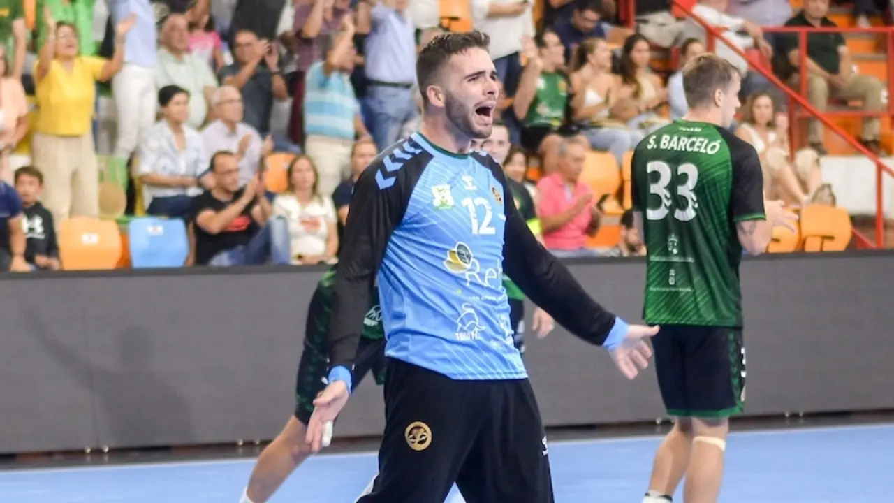 El Rebi Cuenca se sostiene en Pedro Tonicher para debutar con victoria (38-35)