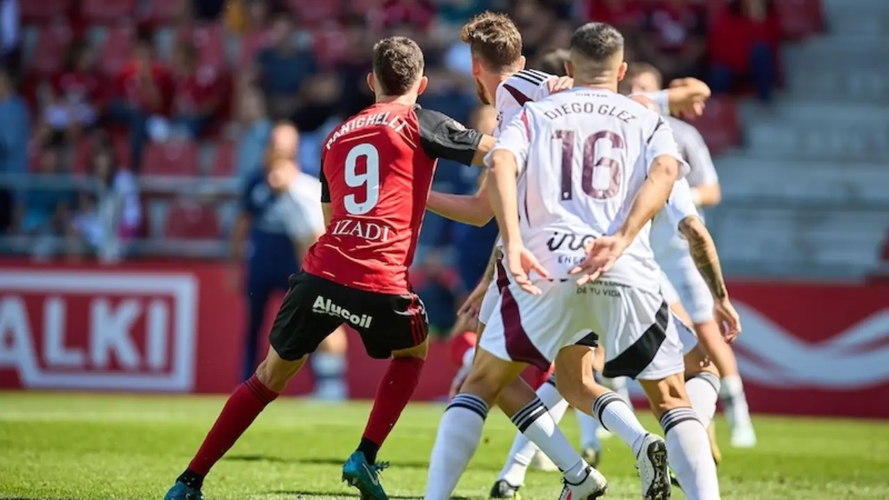 El Mirandés continúa en el buen camino tras arrollar al Albacete Balompié (2-2)
