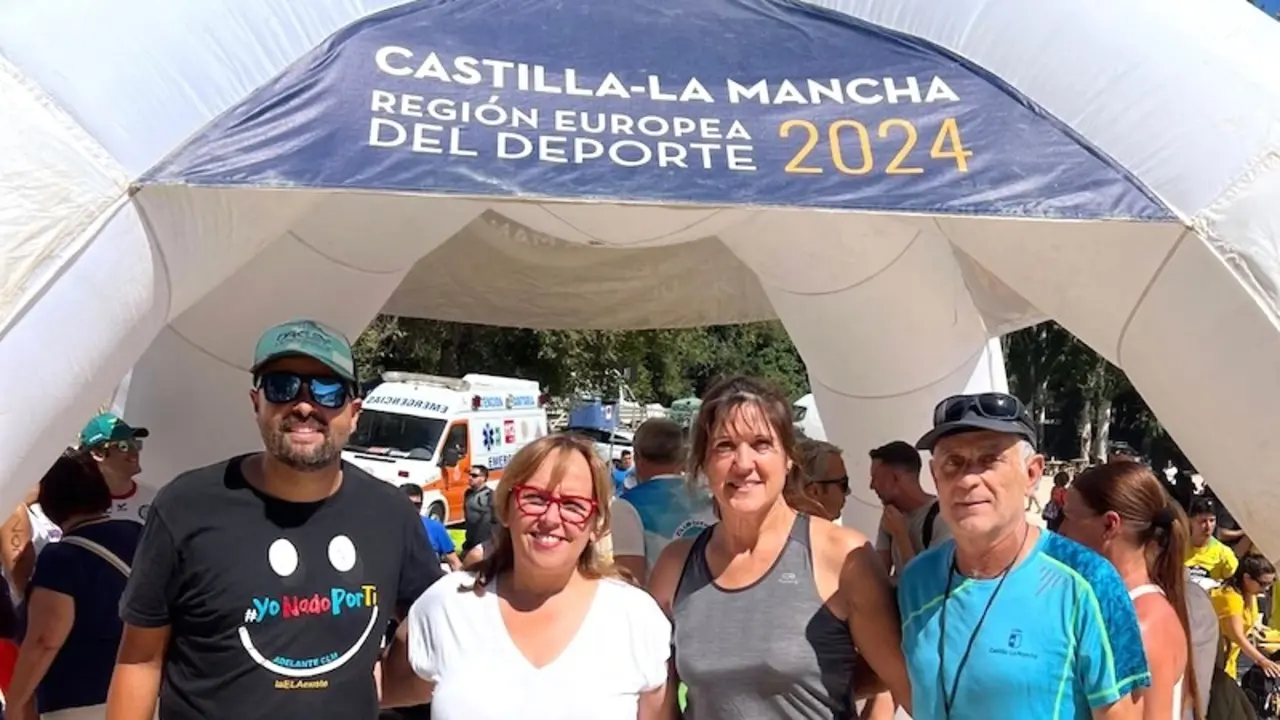 La viceconsejera de Cultura y Deportes, Carmen Teresa Olmedo, ha asistido este domingo&nbsp;en esta localidad a la celebración de la 17ª etapa de la Copa de España de Aguas Abiertas, que se ha celebrado junto al Campeonato Regional