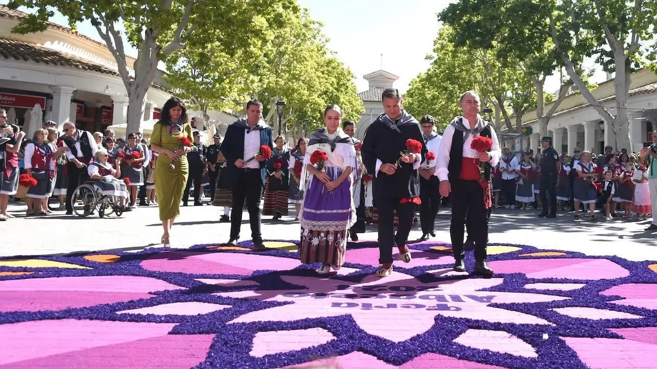 Más de 25.000 personas tributan con flores a la Virgen de los Llanos de Albacete
