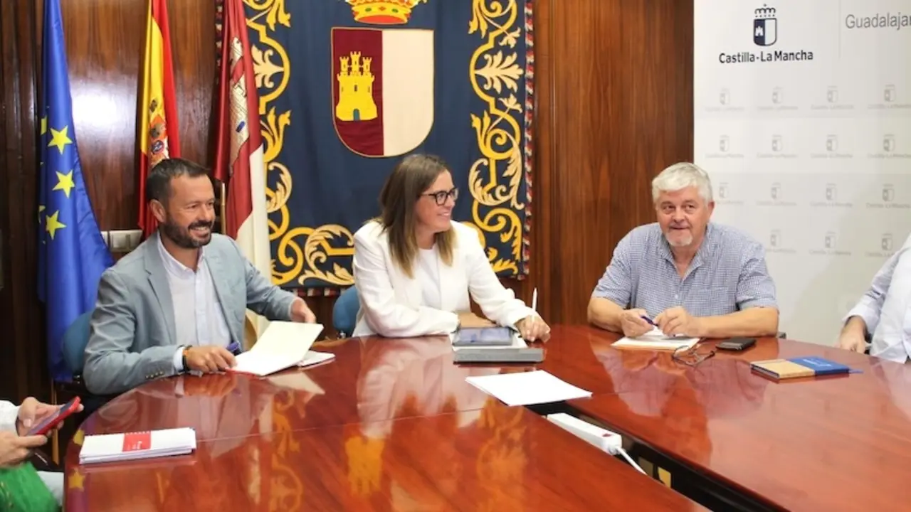 La consejera portavoz del Gobierno de Castilla-La Mancha, Esther Padilla, durante la reunión que ha mantenido con el delegado de la Junta en Guadalajara y los delegados provinciales de las consejerías