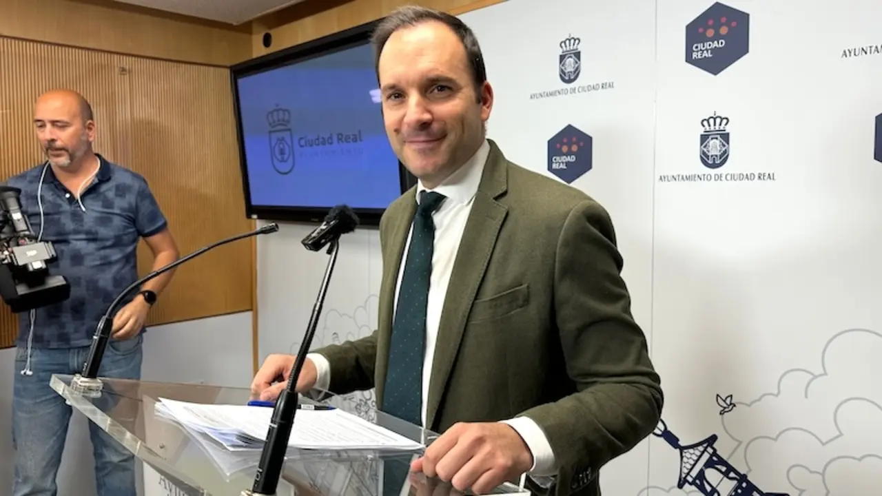 El portavoz del equipo de Gobierno del Ayuntamiento de Ciudad Real, Guillermo Arroyo, ha informado en rueda de prensa de los asuntos de la Junta de Gobierno Local