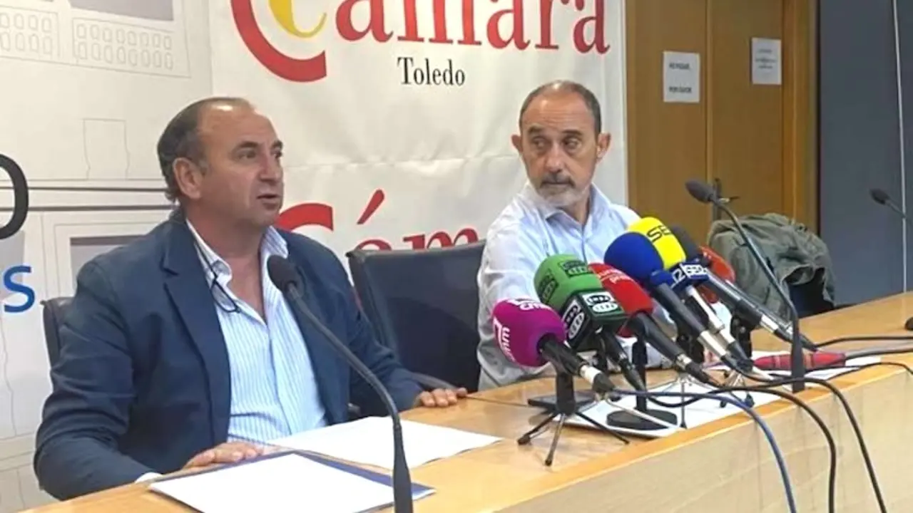 El vicepresidente de la Cámara de Comercio, Industria y Servicios de Toledo, Pedro Hermida, durante la rueda de prensa que ha ofrecido - Fotografía: La Voz del Tajo