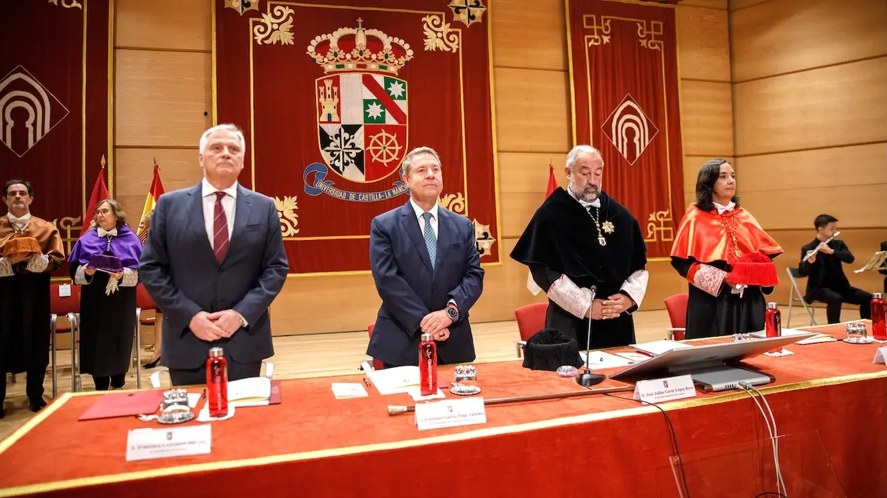 El presidente de Castilla-La Mancha, Emiliano García-Page, ha presidido el acto de apertura del curso académico de la UCLM que ha tenido lugar en el vicerrectorado de la institución académica en Ciudad Real