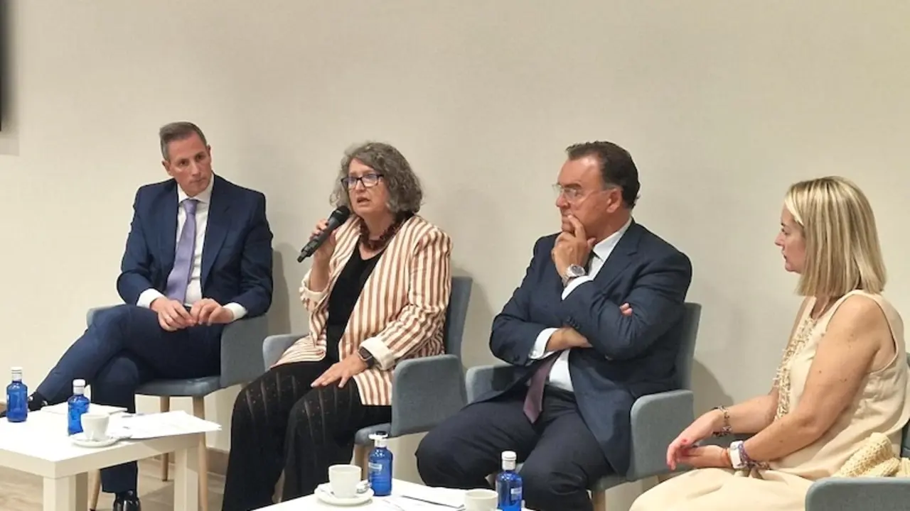 La consejera de Desarrollo Sostenible de Castilla-La Mancha, Mercedes Gómez, ha participado en los Desayunos Empresariales de Verano 2024 de la Asociación de Empresarios de Campollano de Albacete (ADECA)
