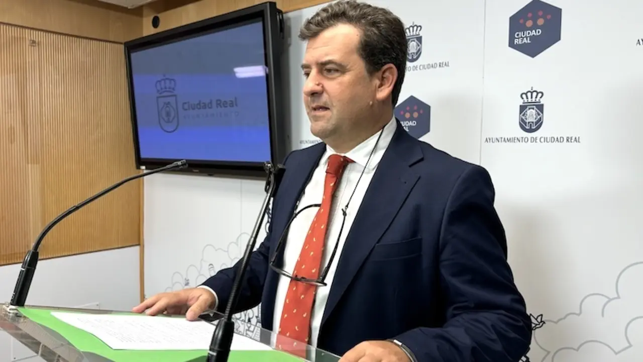El concejal de Seguridad Ciudadana del Ayuntamiento de Ciudad, Ricardo Chamorro, durante la rueda de prensa que ha ofrecido
