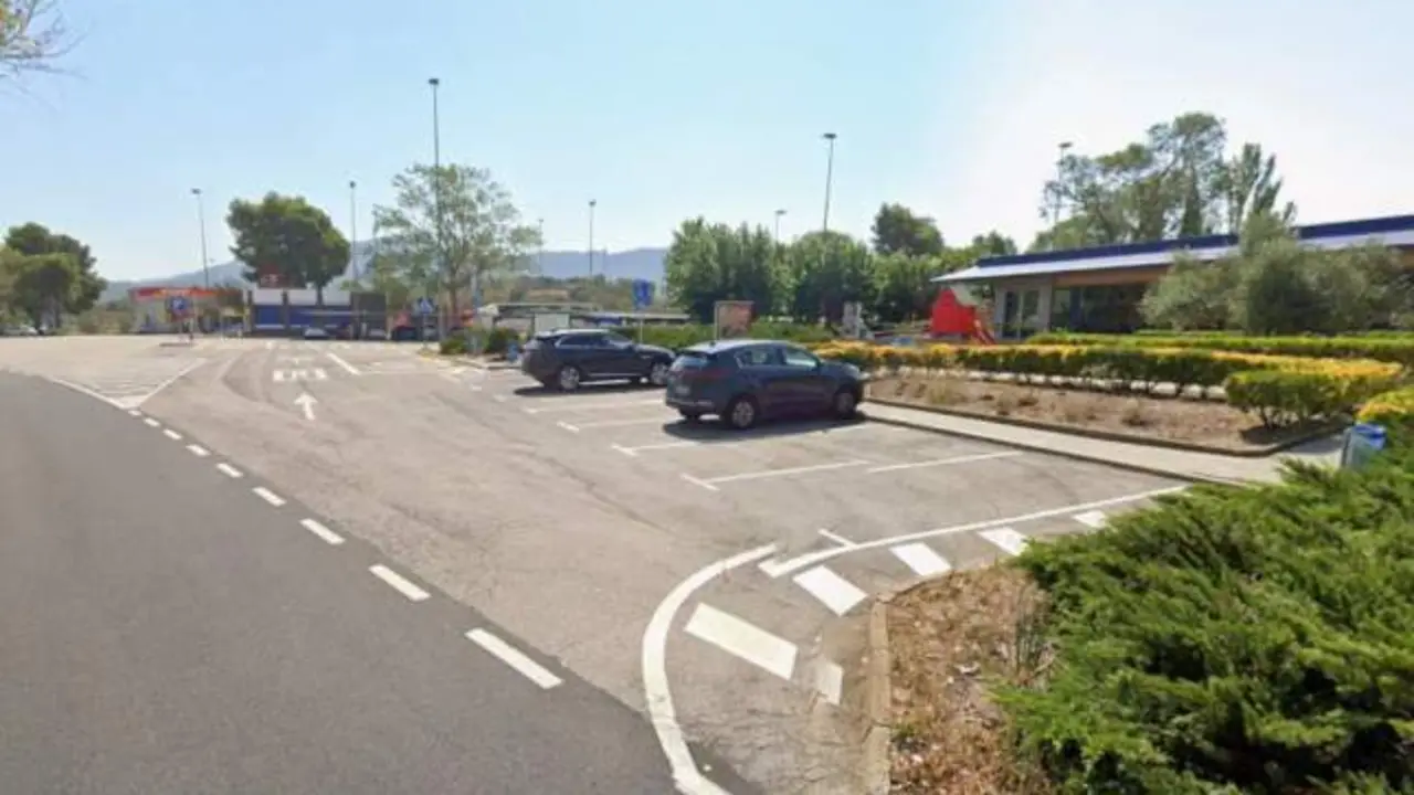 Desaparece una mujer en un área de servicio mientras su marido tomaba un café