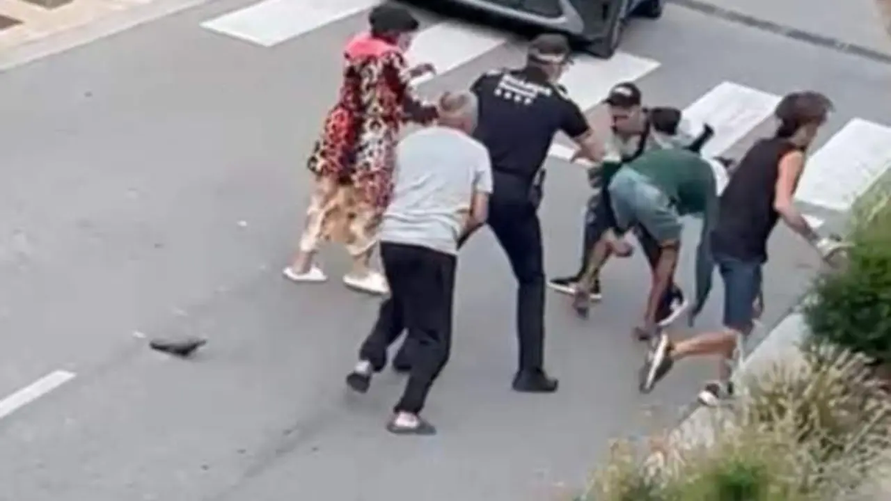 VIDEO. Brutal pelea: una familia a golpes con un vecino por una disputa anterior