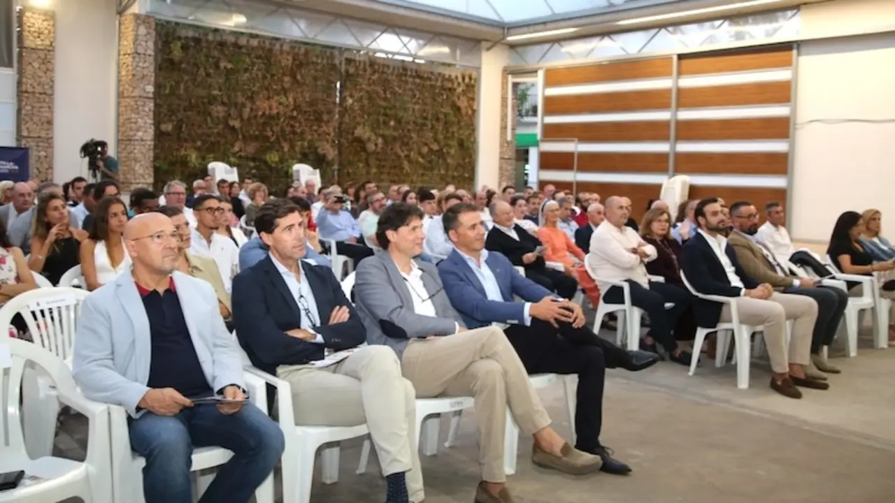 El director general de Juventud y Deportes, Carlos Yuste, en la XVII ‘Gala Anual ADOC’ de Pedro Muñoz (Ciudad Real)