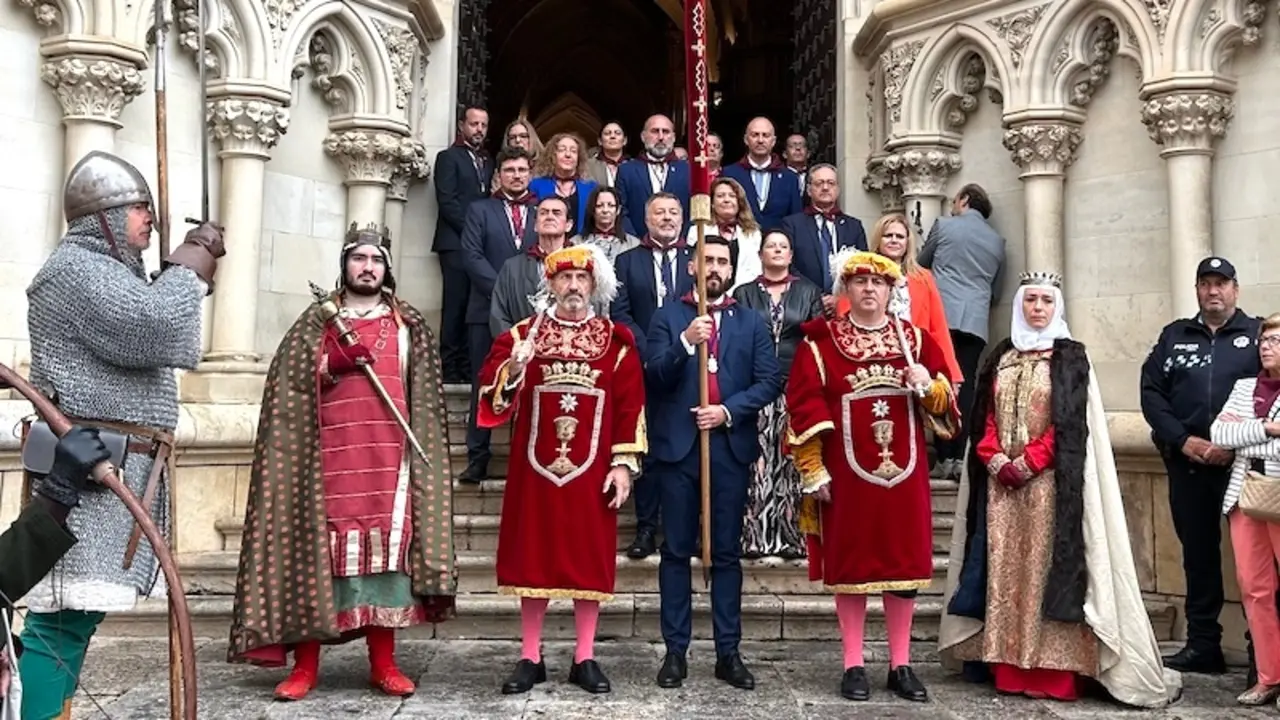 El día grande de San Mateo se celebra con la devolución del Pendón de Alfonso VIII a la Catedral
