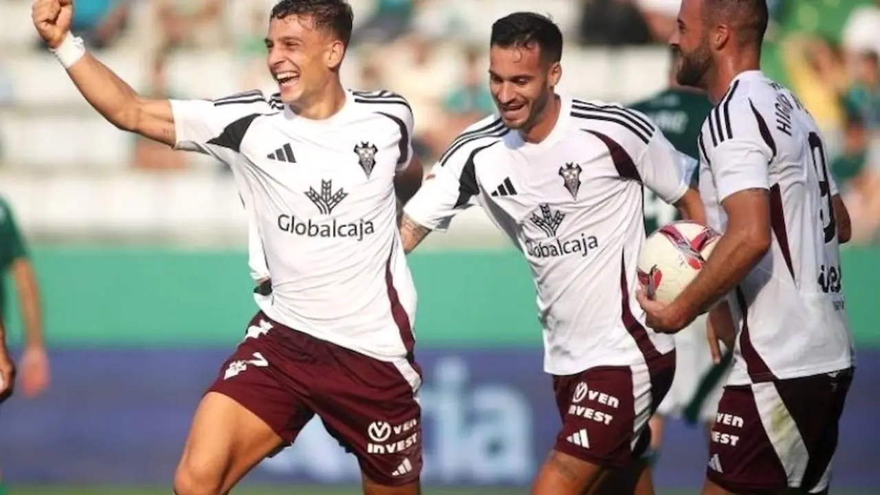 El Albacete suma su tercera victoria al golear a un Racing que sigue sin ganar (1-4)