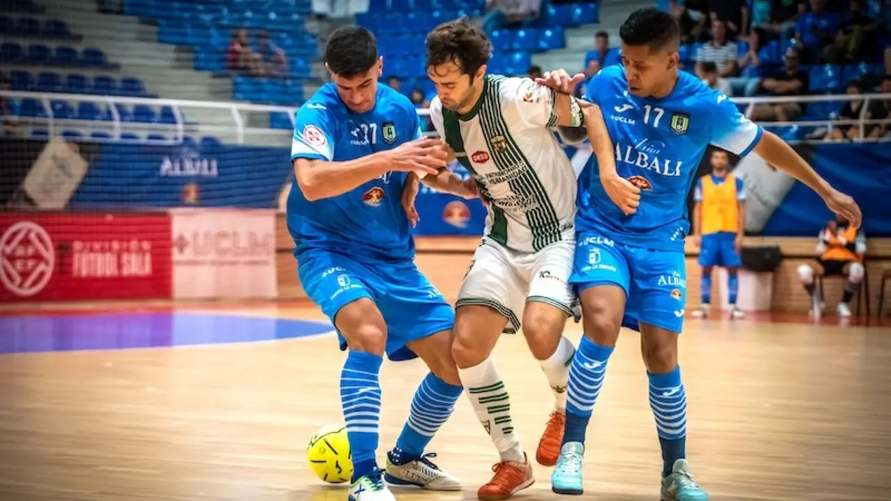 Primer traspié de la pretemporada para el Viña Albali Valdepeñas (2-4)