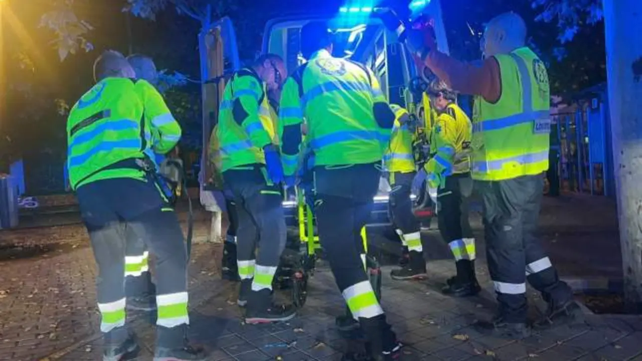 Muere un joven de 26 años apuñalado en el pecho con una botella rota en una calle, reyerta, cadáver, atropello, tiroteo, atropellado, violencia,