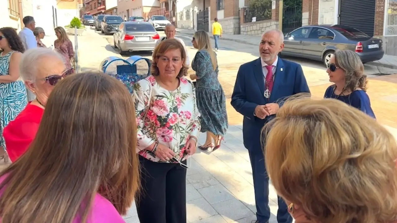 La presidenta de la Diputación de Toledo, Conchi Cedillo, durante la visita que ha realizado al municipio de Pantoja