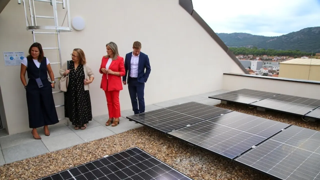La delegada del Gobierno en Castilla-La Mancha, Milagros Tolón, y el director de Planificación de la Oficina de Gestión de Proyectos del Plan de Recuperación, Transformación y Resiliencia (PRTR) de la Secretaría de Estado de Justicia, Paulino Rodríguez, han realizado una visita a las obras de mejora de eficiencia energética en los Juzgados de Almadén